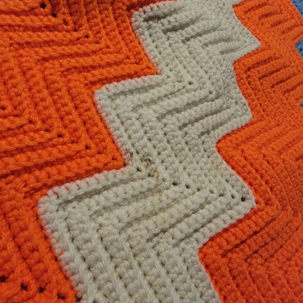 Handmade Crochet Afghan Throw Lap Blanket ZigZag Ripple Chevron Fringe 28 X 50‎
